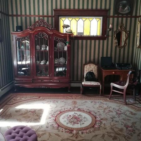 Colonial Charm Inn Шарлоттаун Экстерьер фото
