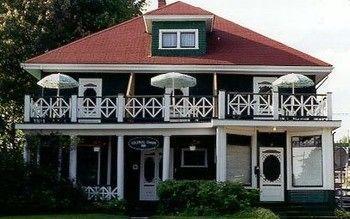 Colonial Charm Inn Шарлоттаун Экстерьер фото