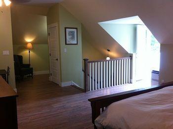 Colonial Charm Inn Шарлоттаун Экстерьер фото