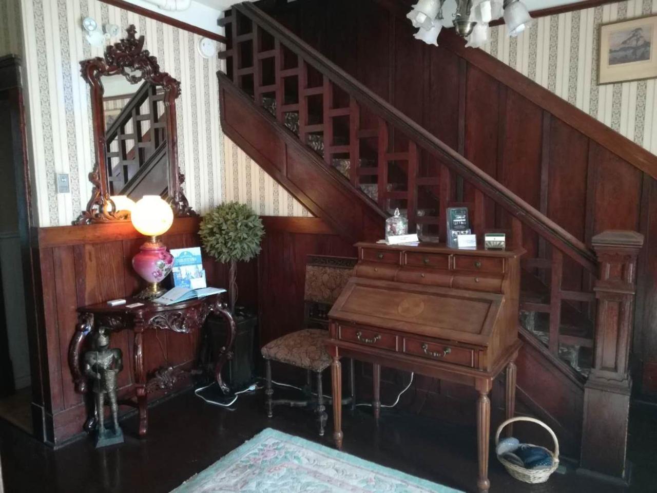 Colonial Charm Inn Шарлоттаун Экстерьер фото